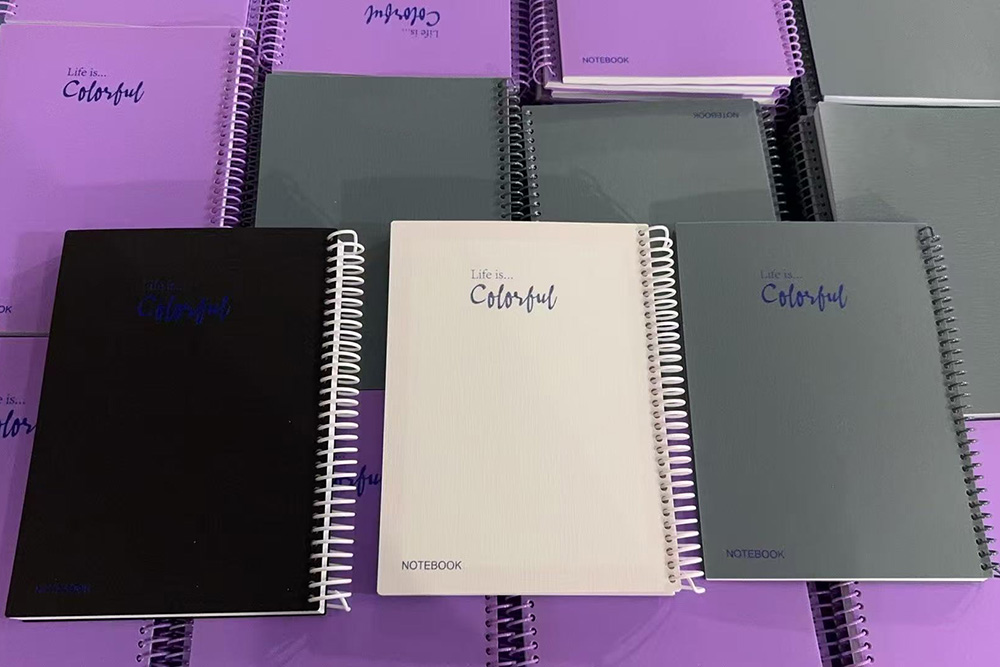 O novo caderno de bobina em espiral é lançada, iluminando uma nova experiência de escrita