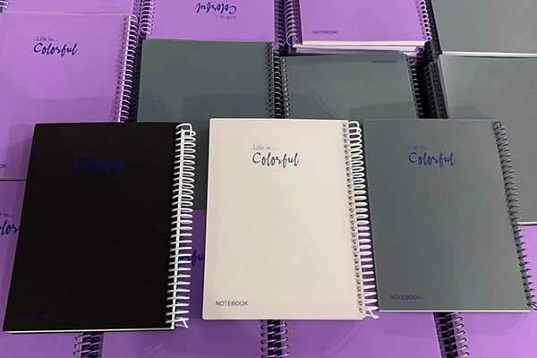 É lançado o novo caderno espiral, proporcionando uma nova experiência de escrita