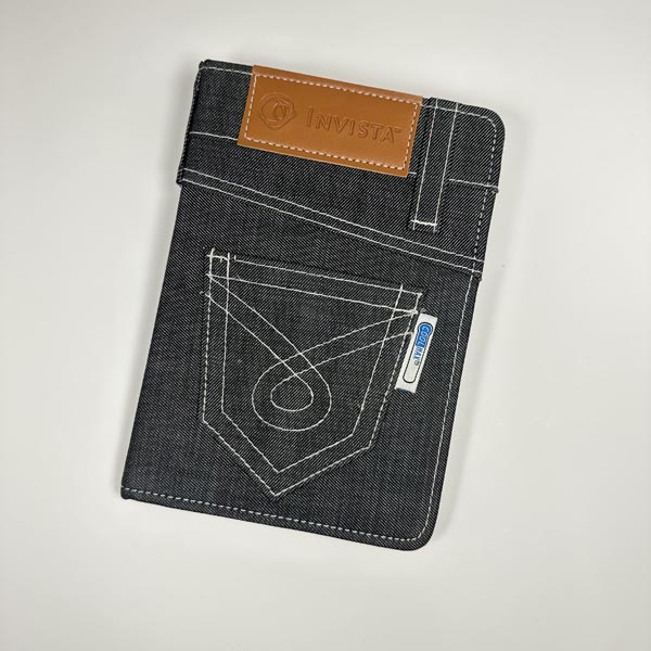 Há alguma desvantagem em usar tecido jeans para capas de notebook personalizadas?